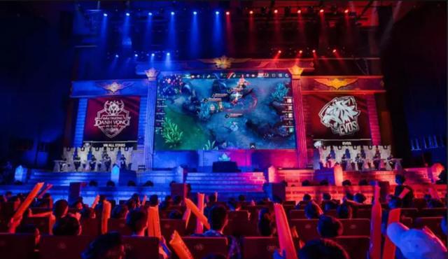 引发嘘声的 引发嘘声的