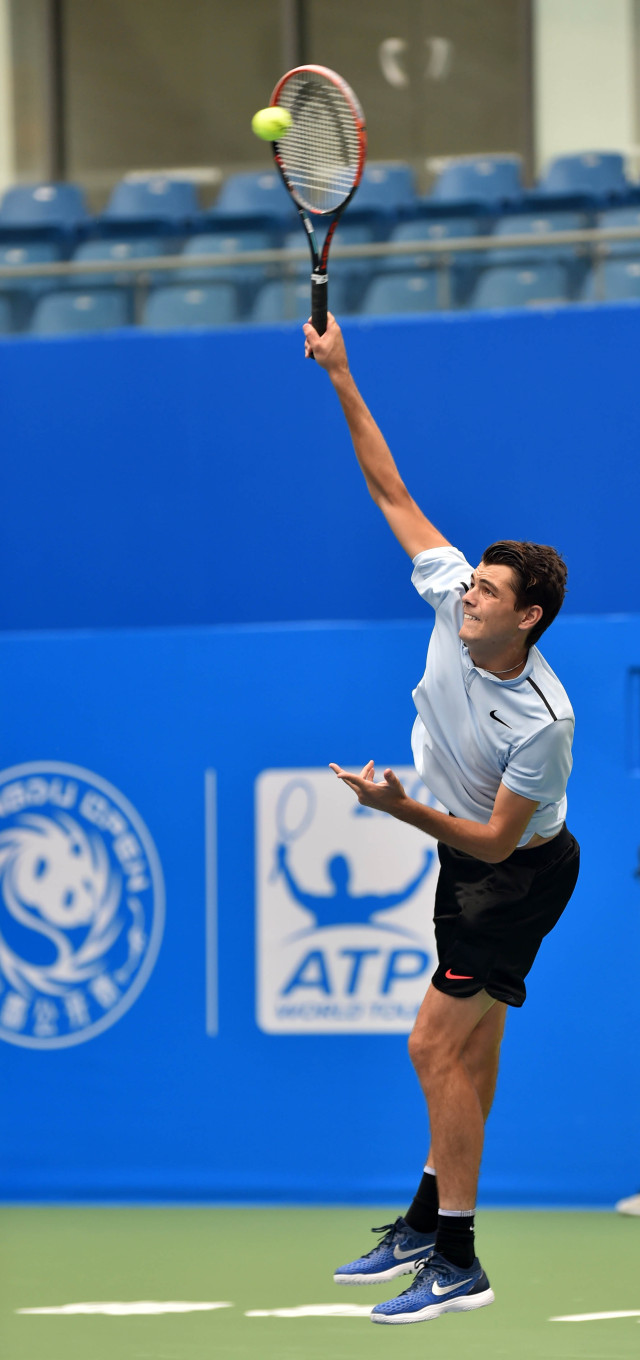 而骆建佑则 而骆建佑则